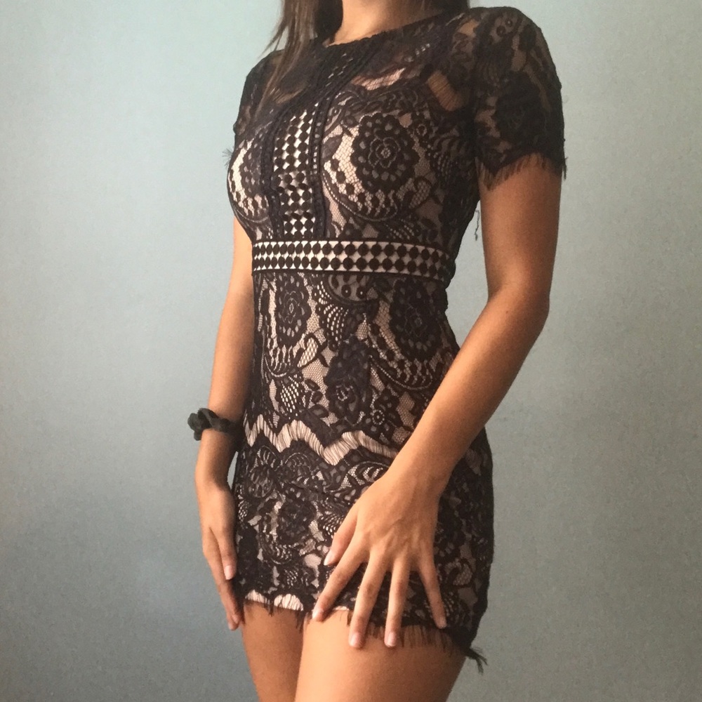 ✨Forever 21 black lace bodycon dress✨
